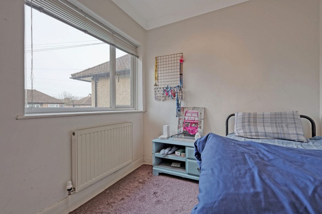 a Erith Crescent, Romford